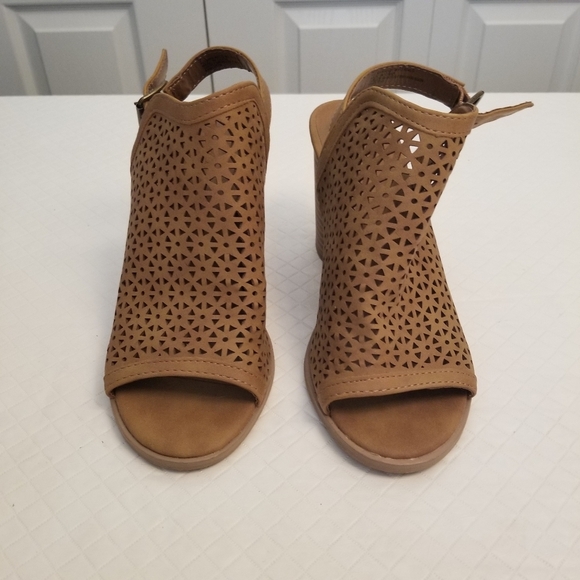 Universal Thread Cut-Out Slingback 3.5 Inch Wedge Women Size 7 - Picture 7 of 8